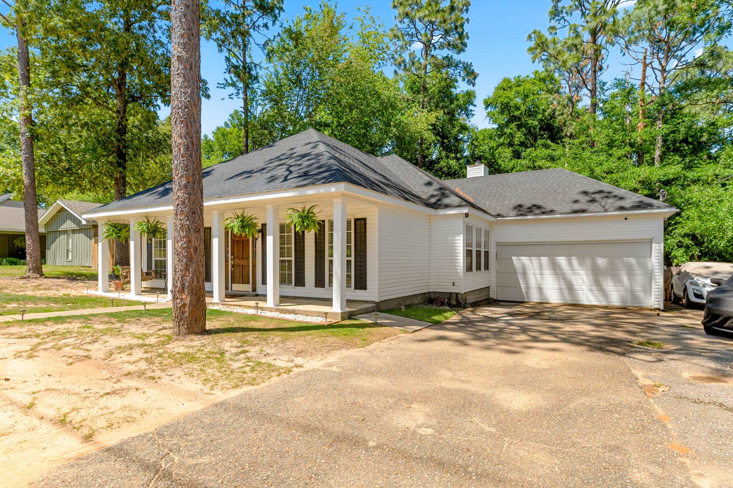 181 Ridgewood Drive Daphne, AL 36526 - Photo 4 of 22 Front of the house