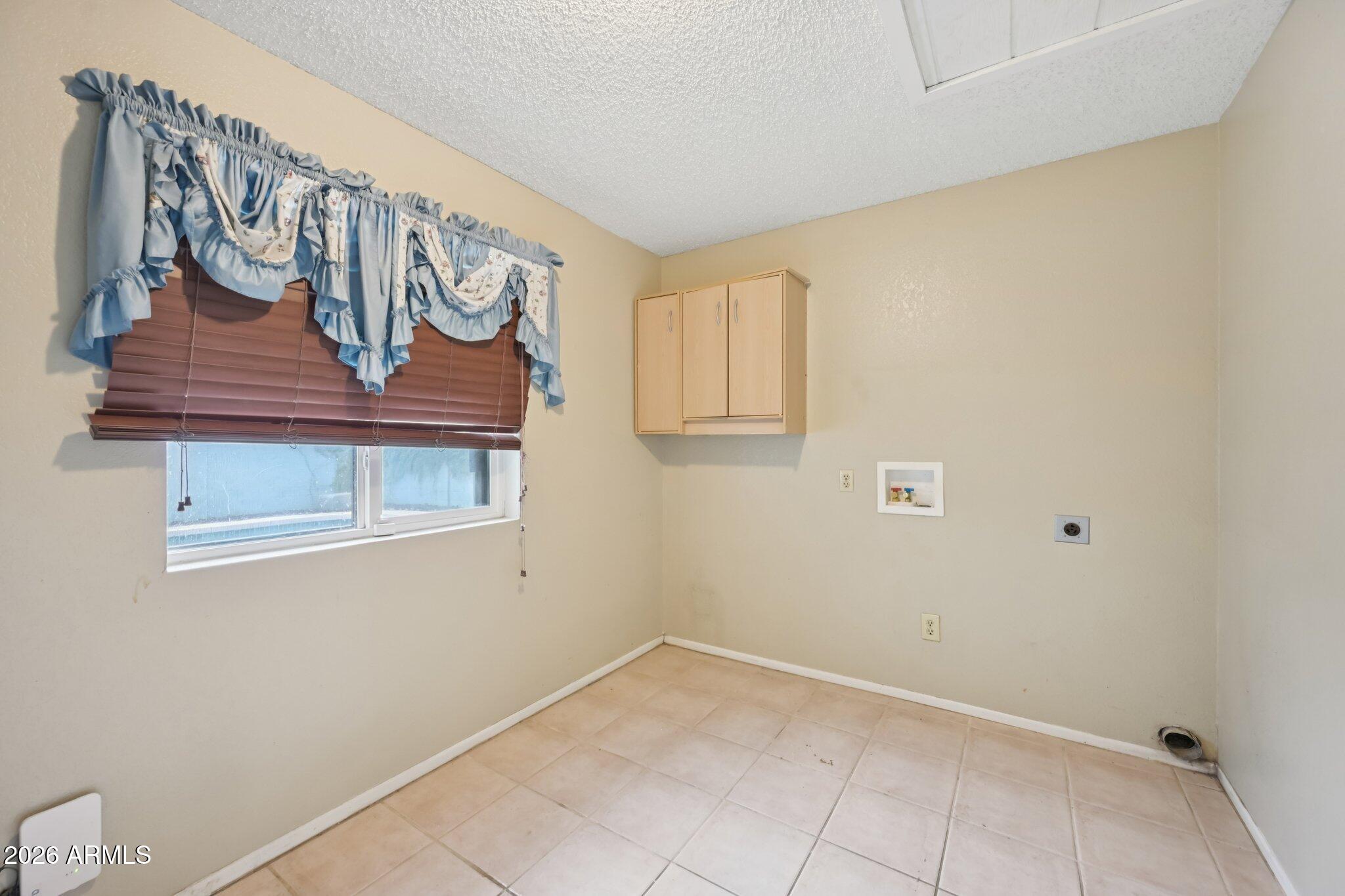 2201 West Utopia Road Phoenix, AZ 85027 - Photo 39 of 50 a view of an entryway with stairs