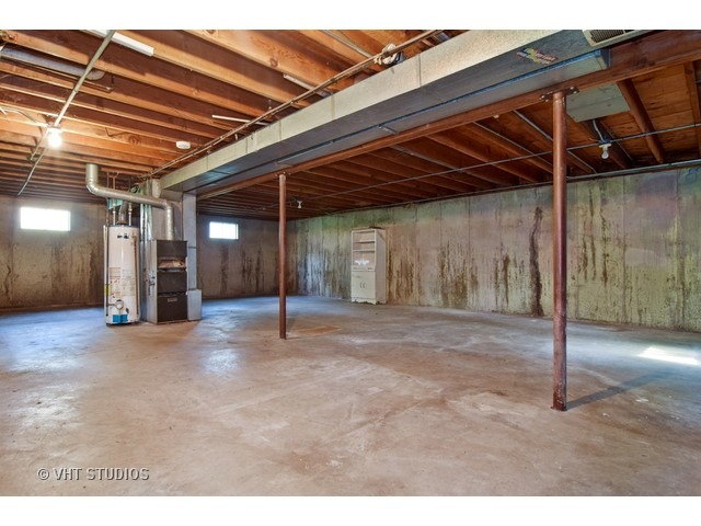 21 West 702 Lydia Road Addison, IL 60101 - Photo 4 of 10 a view of a room with wooden floor