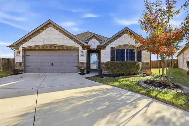 $323,999 | 10329 Kingspoint Boulevard, Fort Worth, TX 76140