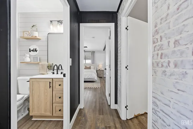 a en suite bathroom with a sink a toilet and shower