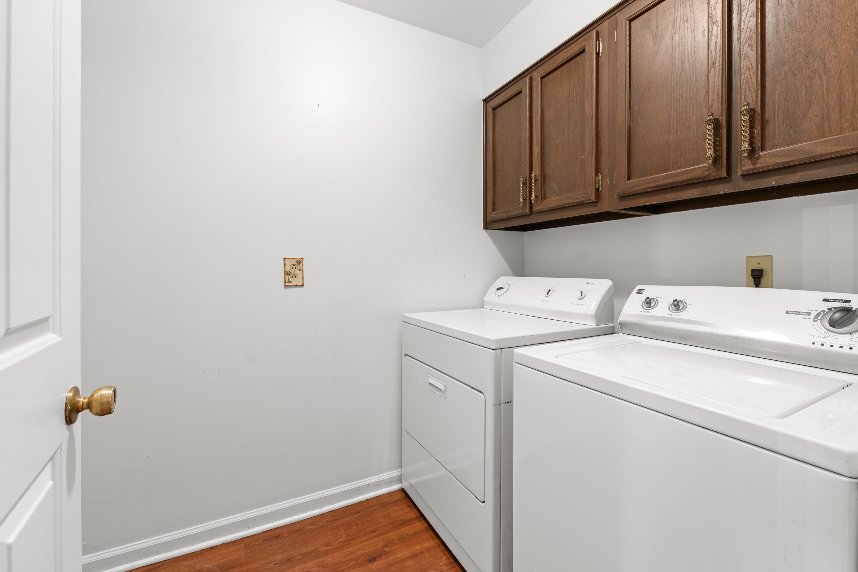 1751 Magnolia Tree Road Germantown, TN 38138 - Photo 19 of 36 a utility room with dryer and washer