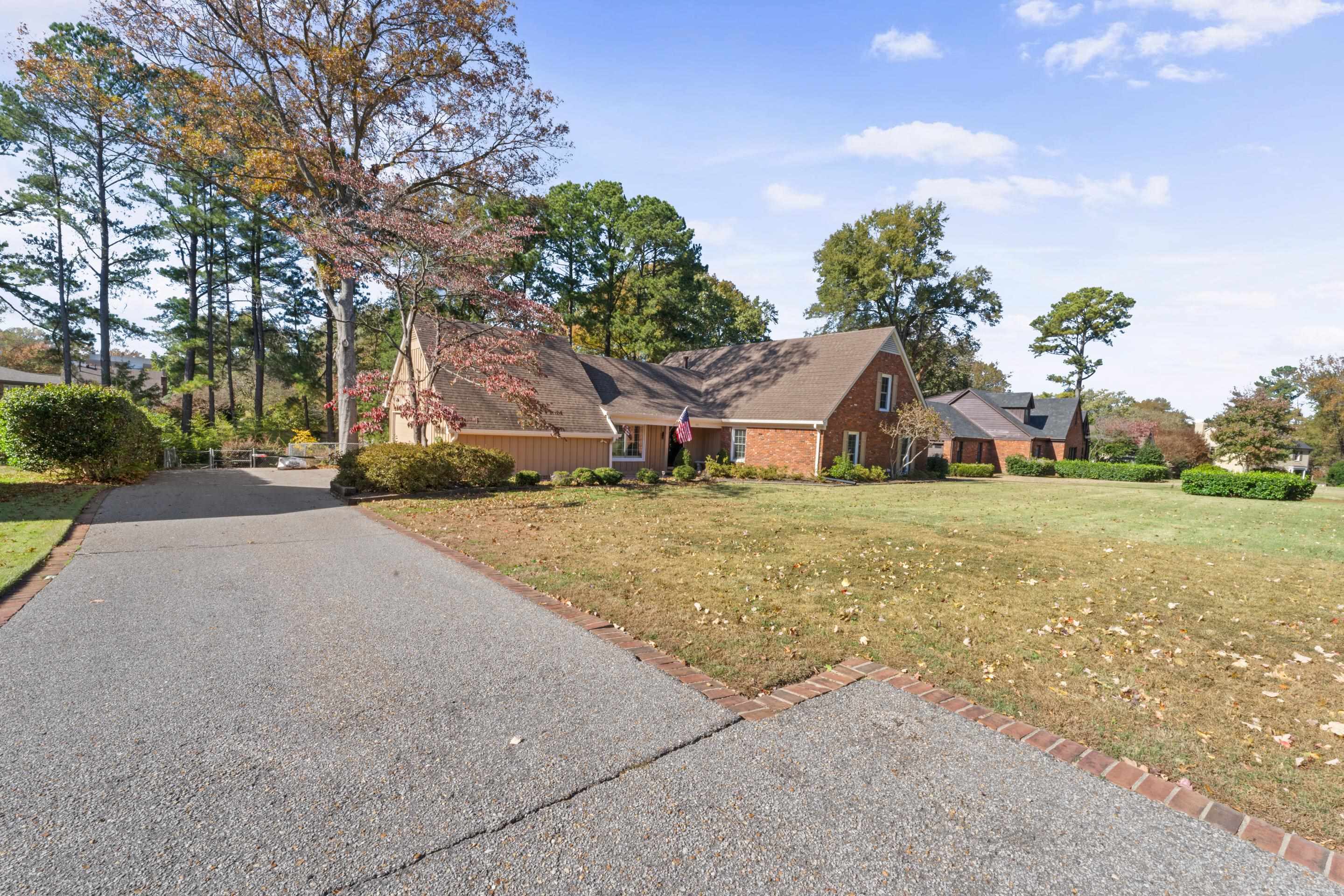 1751 Magnolia Tree Road Germantown, TN 38138 - Photo 4 of 36 a view of house with garden
