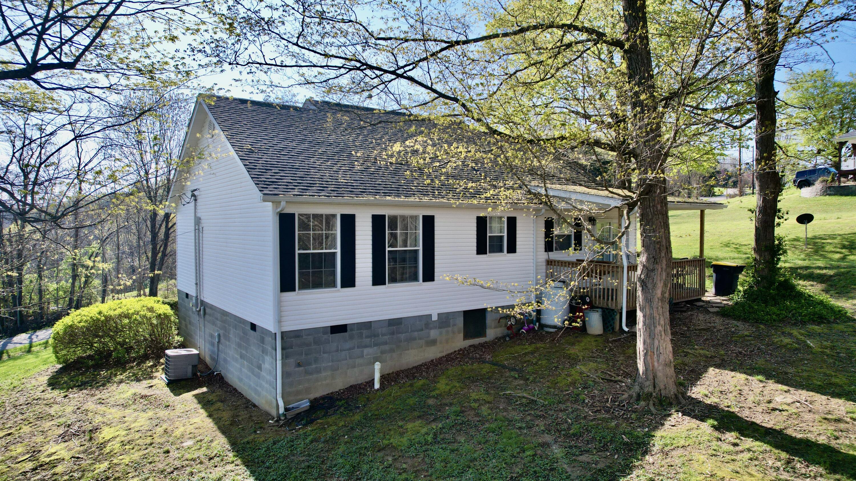 367 Old Rocky Road Mount Vernon, KY 40456 - Photo 4 of 23 Photo Apr 12 2025, 10 06 23 AM
