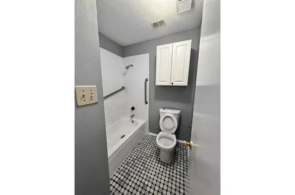 $1,950 | 3207 Forest Creek Drive, Fort Worth, TX 76123