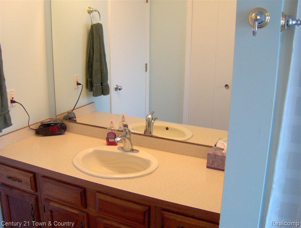 9550 Ridge Top Trail Clarkston, MI 48348 - Photo 15 of 25 MASTER BATH.