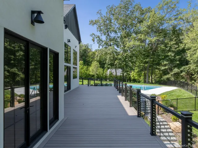 $5,750,000 | 28 Earle Drive, Muttontown, NY 11791