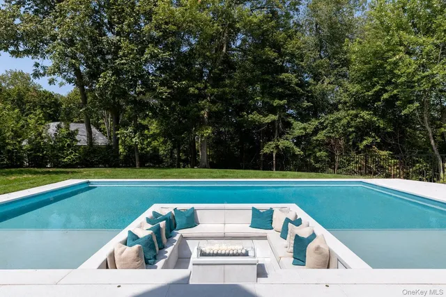 $5,750,000 | 28 Earle Drive, Muttontown, NY 11791