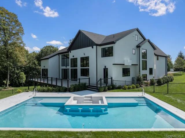 $5,750,000 | 28 Earle Drive, Muttontown, NY 11791