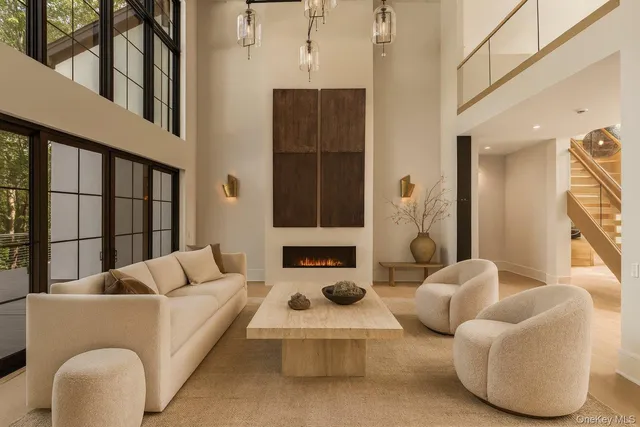 $5,750,000 | 28 Earle Drive, Muttontown, NY 11791