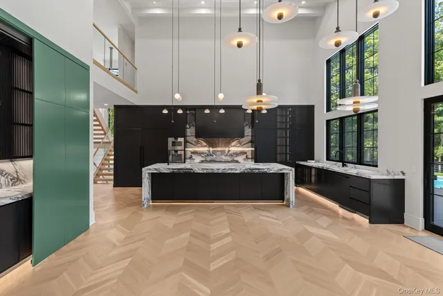 $5,750,000 | 28 Earle Drive, Muttontown, NY 11791