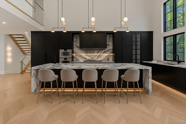 $5,750,000 | 28 Earle Drive, Muttontown, NY 11791