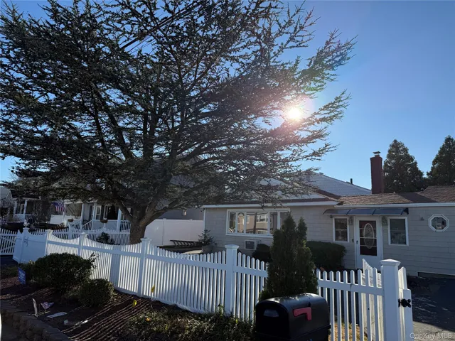 $619,000 | 613 Madison Avenue, Lindenhurst, NY 11757