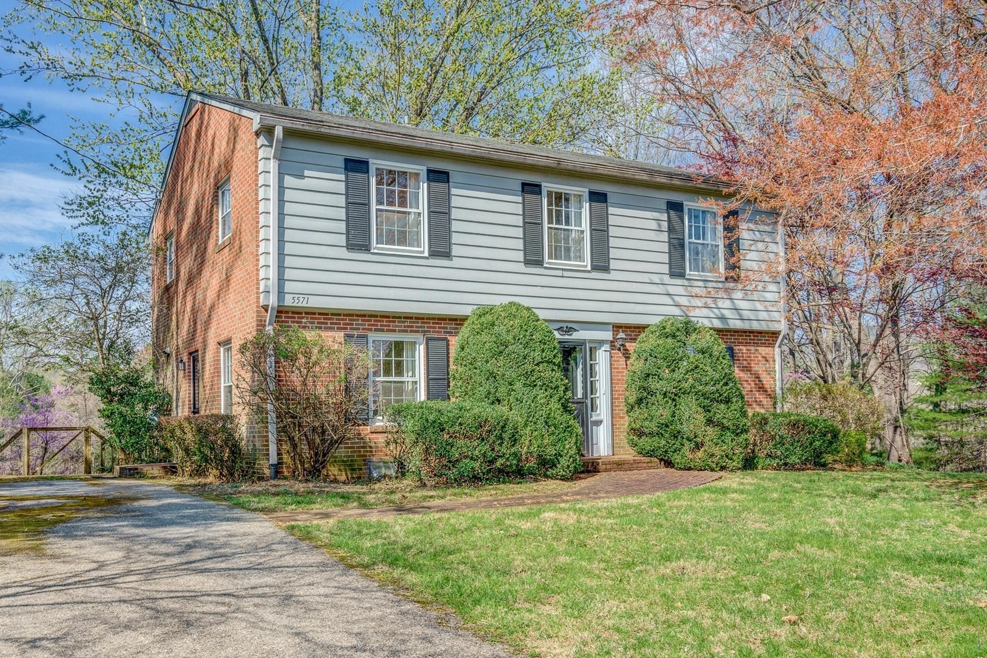 5571 Highfields Road Roanoke, VA 24018 - Photo 1 of 45 a view of a house with backyard and garden
