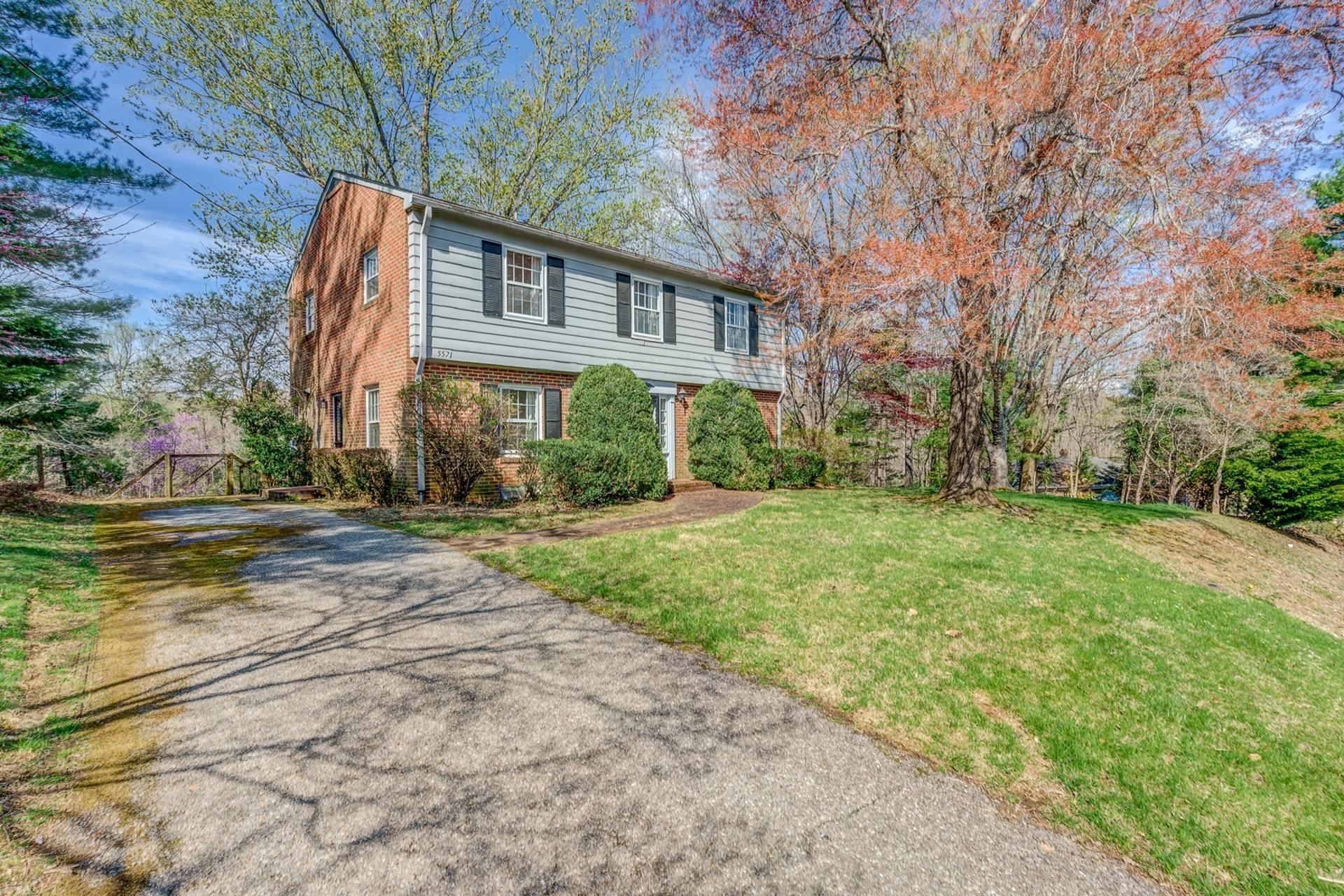 5571 Highfields Road Roanoke, VA 24018 - Photo 35 of 45 a view of a house with a yard
