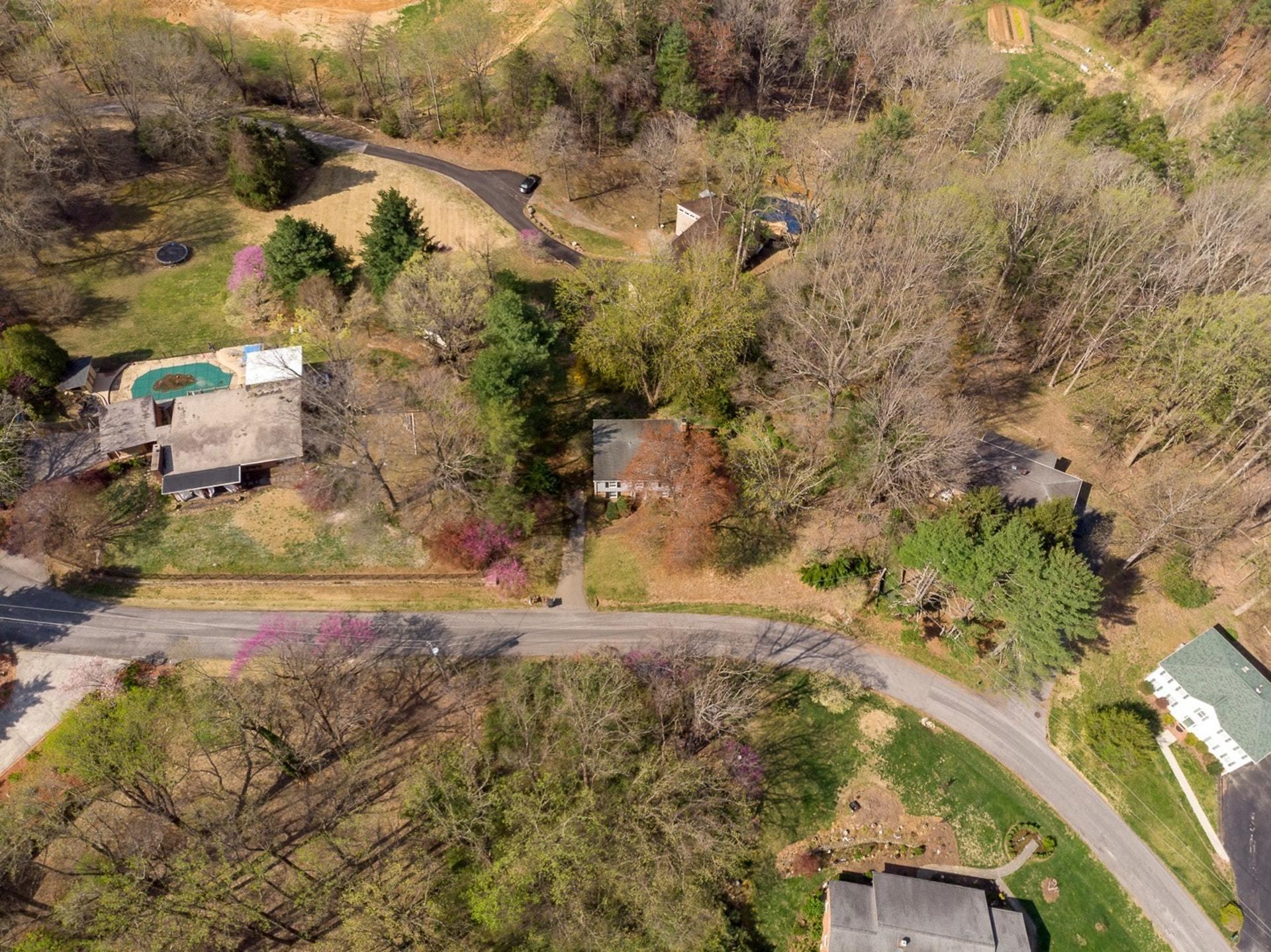 5571 Highfields Road Roanoke, VA 24018 - Photo 37 of 45 a view of outdoor space and yard