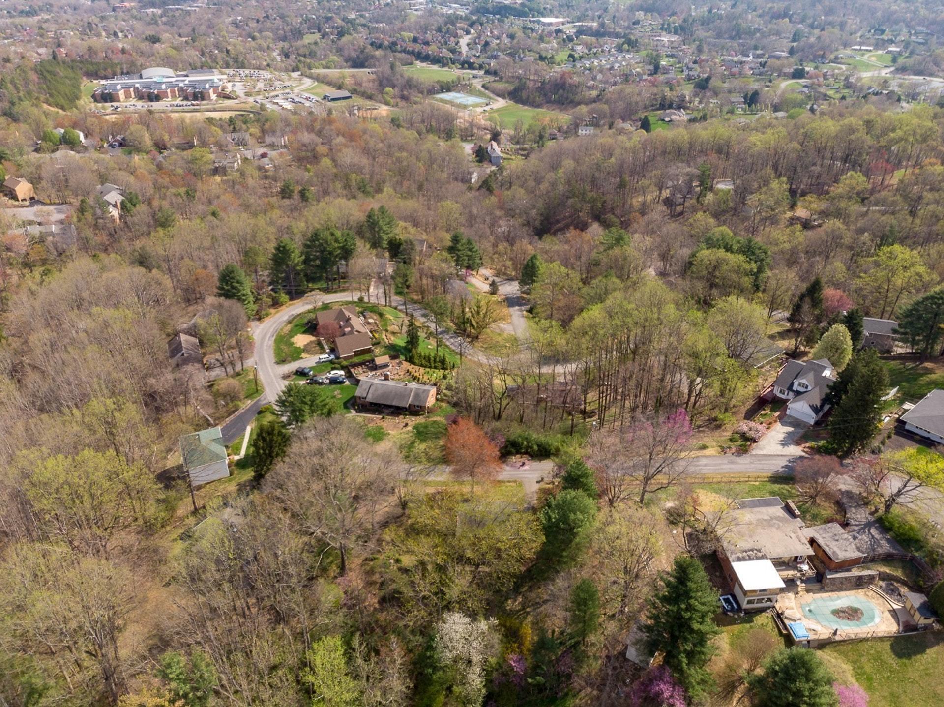 5571 Highfields Road Roanoke, VA 24018 - Photo 38 of 45 an aerial view of a houses with a yard