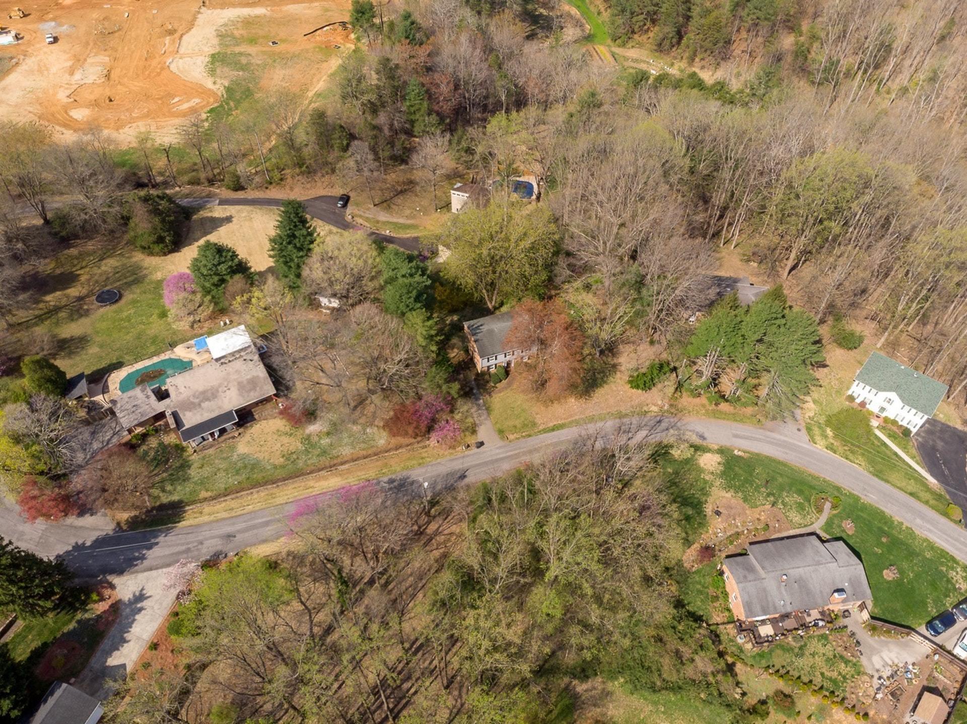 5571 Highfields Road Roanoke, VA 24018 - Photo 40 of 45 an aerial view of a house with a yard