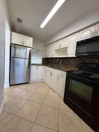 $2,100 | 516 Northwest 179th Street, Miami Gardens, FL 33169