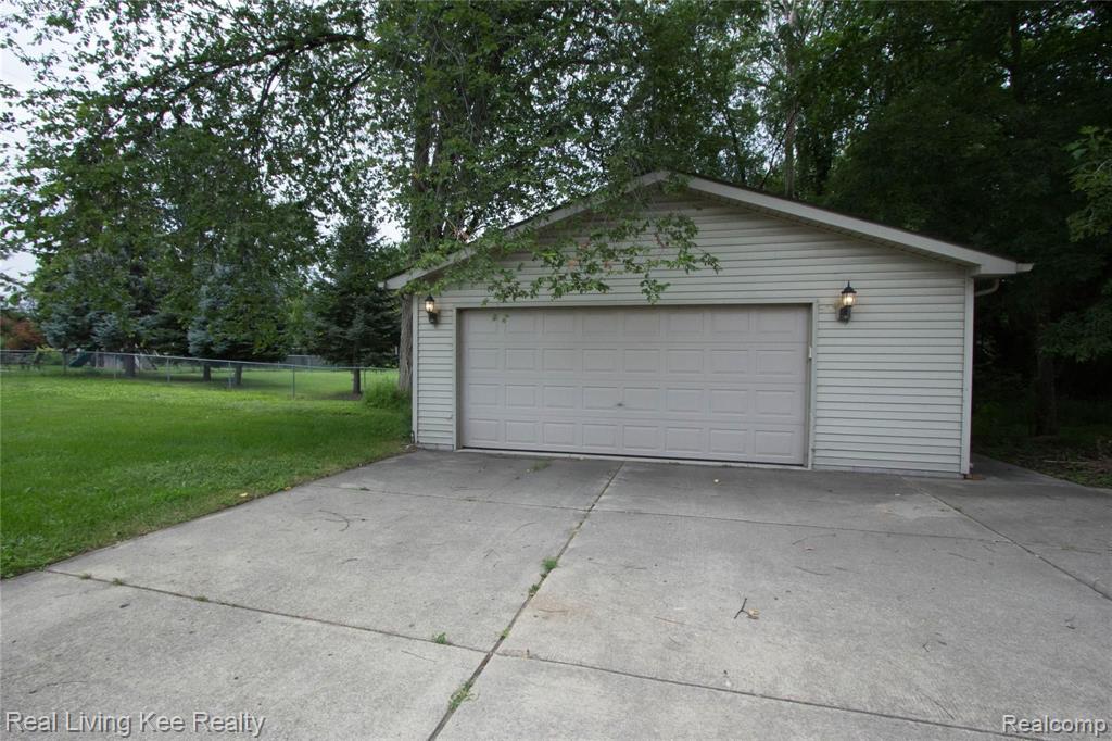 36925 Briarcliff Road Sterling Heights, MI 48312 - Photo 3 of 31