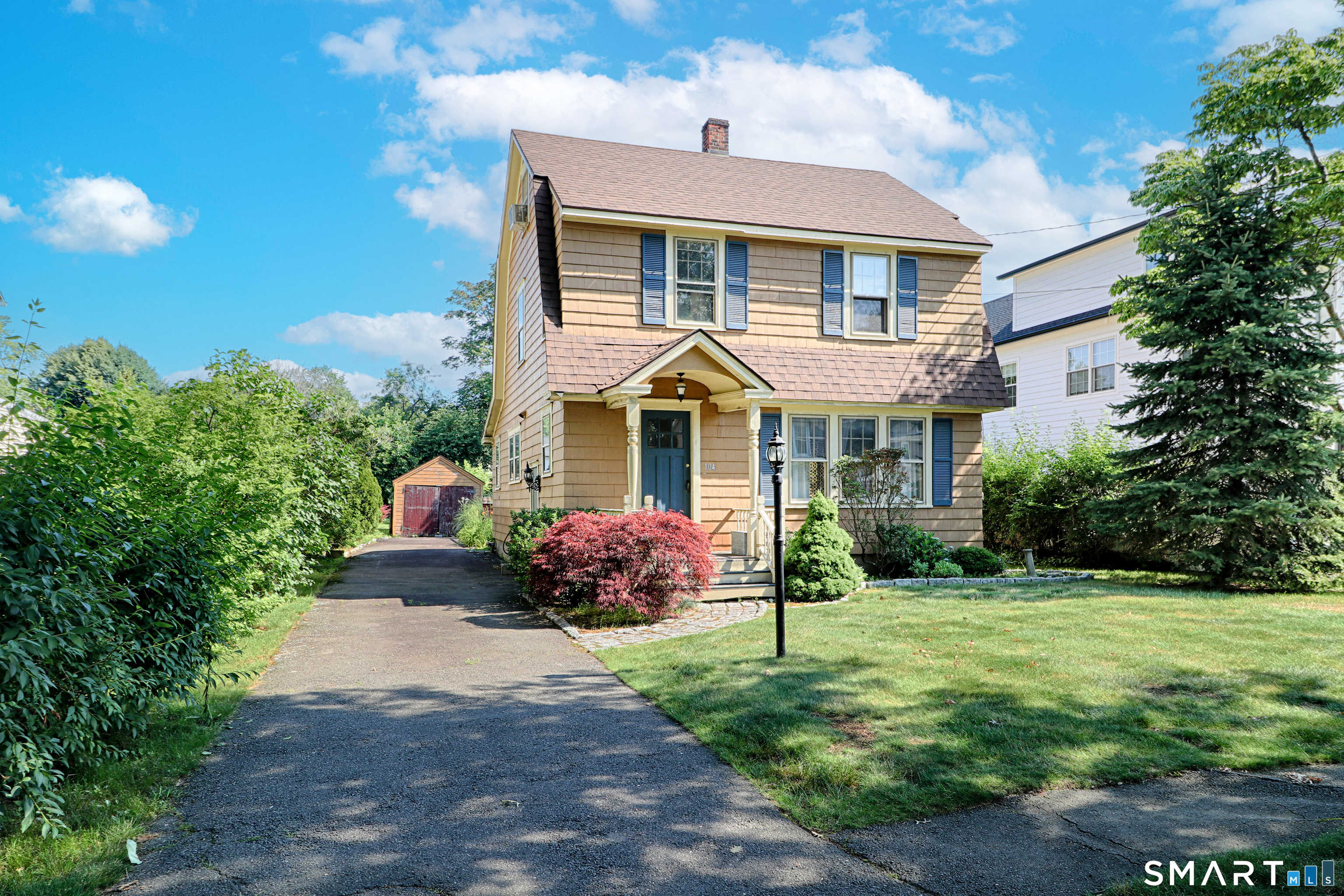 104 Henderson Road Fairfield, CT 06824 - Photo 2 of 26 Front View