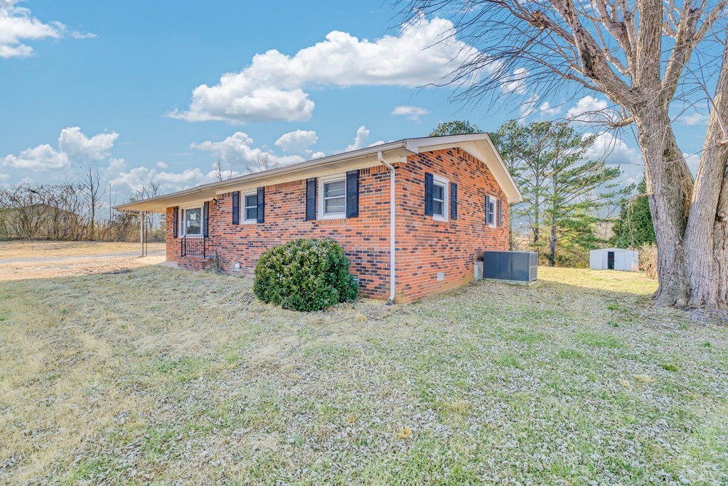 304 Lucille Street Sparta, TN 38583 - Photo 2 of 31