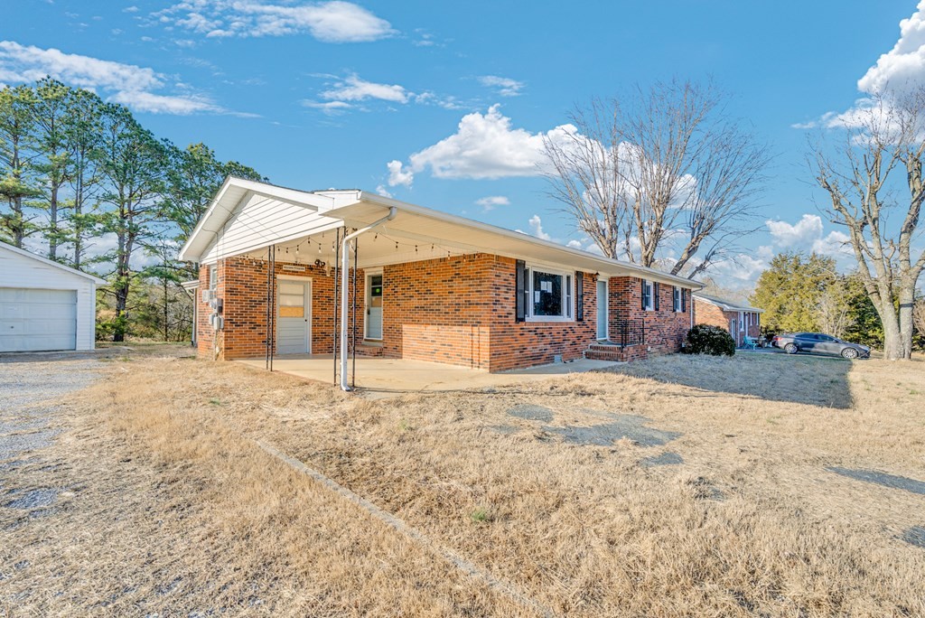 304 Lucille Street Sparta, TN 38583 - Photo 3 of 31