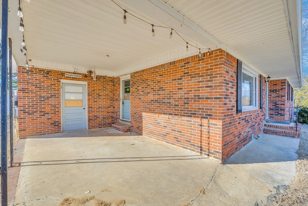 304 Lucille Street Sparta, TN 38583 - Photo 4 of 31