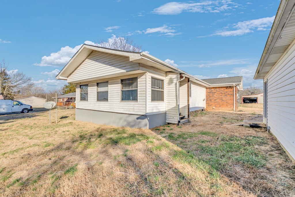 304 Lucille Street Sparta, TN 38583 - Photo 6 of 31