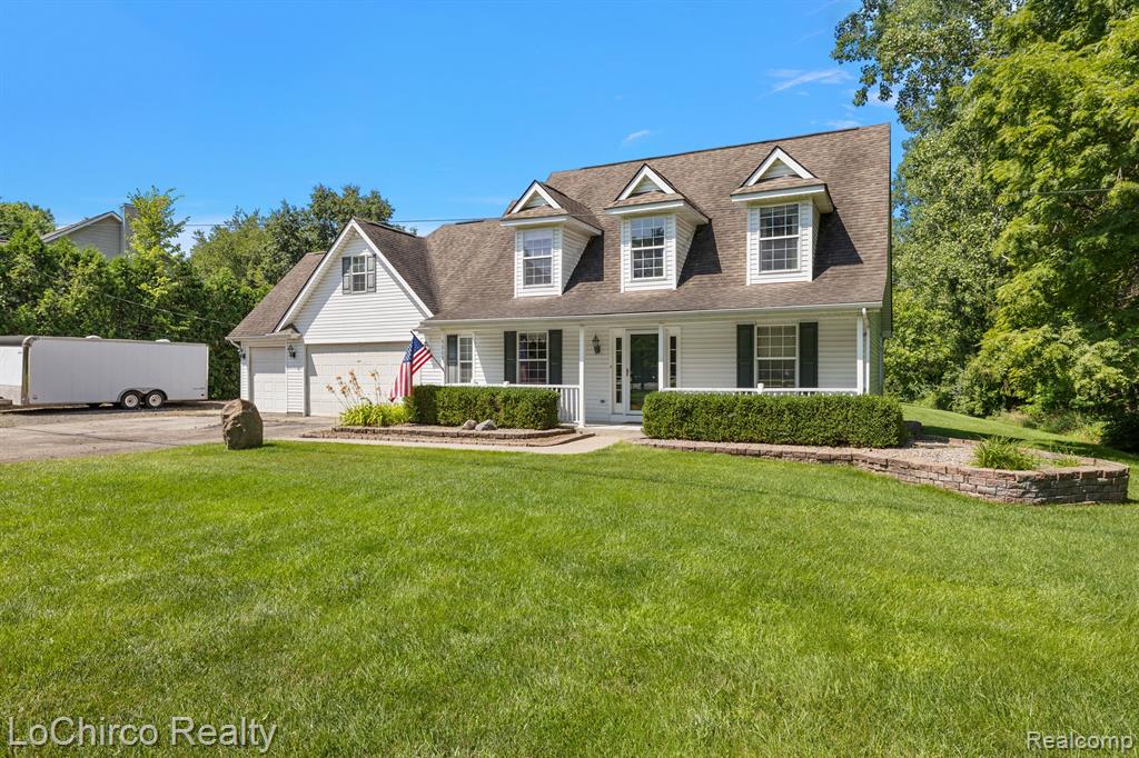 5068 Clarkston Road Clarkston, MI 48348 - Photo 3 of 31