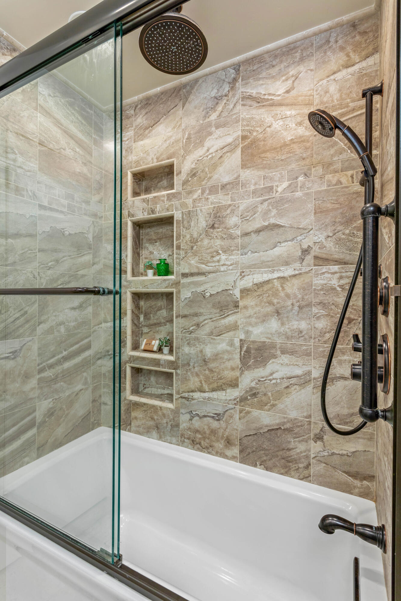 253 Pebble Beach Drive Goleta, CA 93117 - Photo 18 of 27 a bathroom with a shower