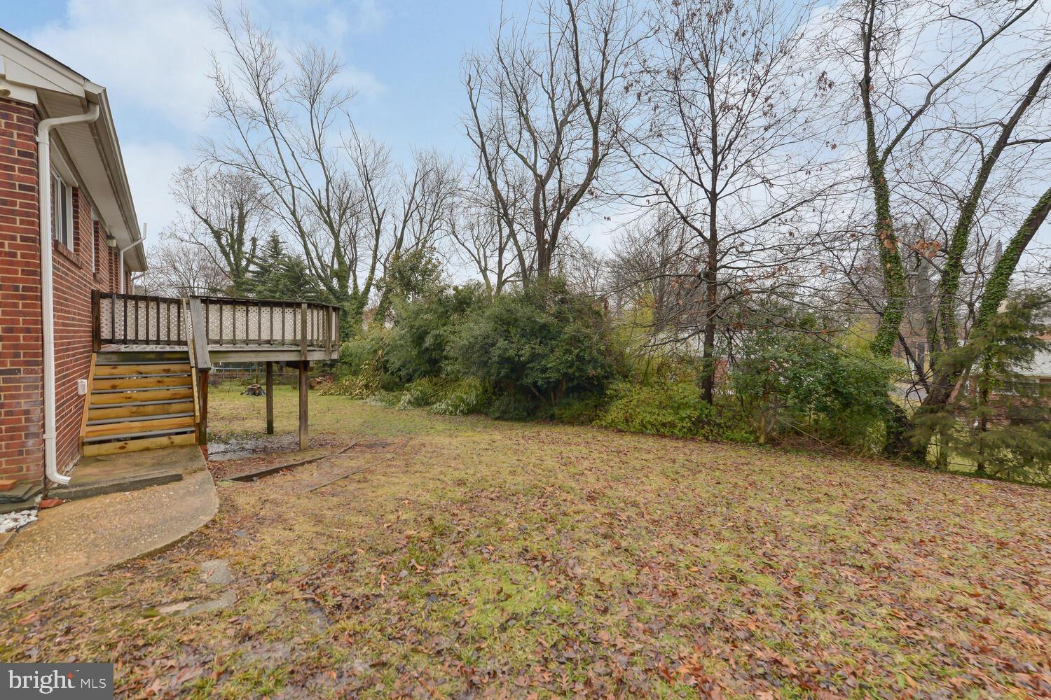 7405 Hallmark Place Springfield, VA 22150 - Photo 39 of 43 Fenced front and back yards