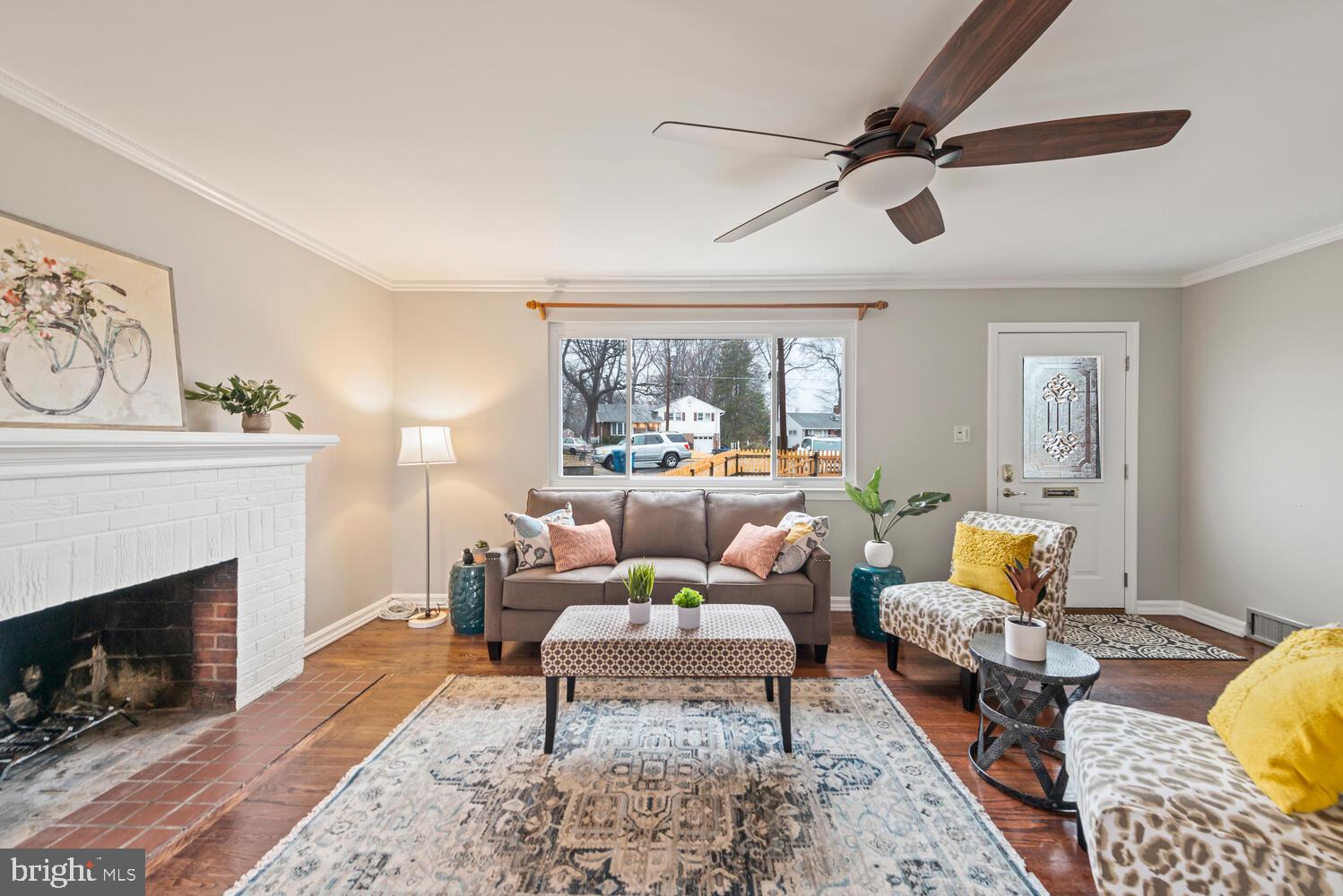 7405 Hallmark Place Springfield, VA 22150 - Photo 5 of 43 Great natural light, too!
