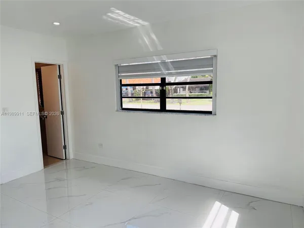 $1,600 | 706 West 40th Place, Unit EFFICIENCY, Hialeah, FL 33012