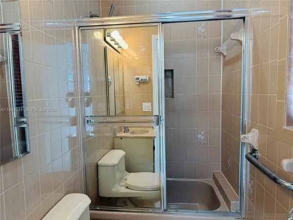 $1,600 | 706 West 40th Place, Unit EFFICIENCY, Hialeah, FL 33012