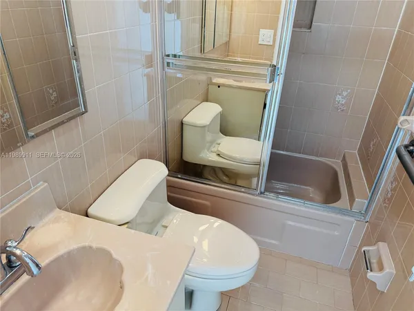 $1,600 | 706 West 40th Place, Unit EFFICIENCY, Hialeah, FL 33012