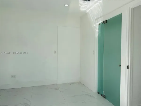 $1,600 | 706 West 40th Place, Unit EFFICIENCY, Hialeah, FL 33012