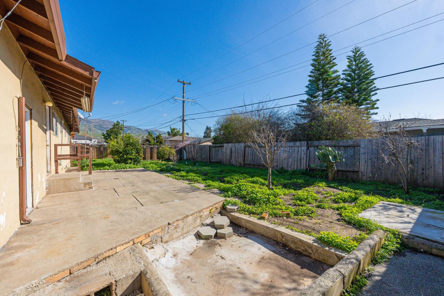 172 Manferd Street Milpitas, CA 95035 - Photo 25 of 45 a garden view with a seating space