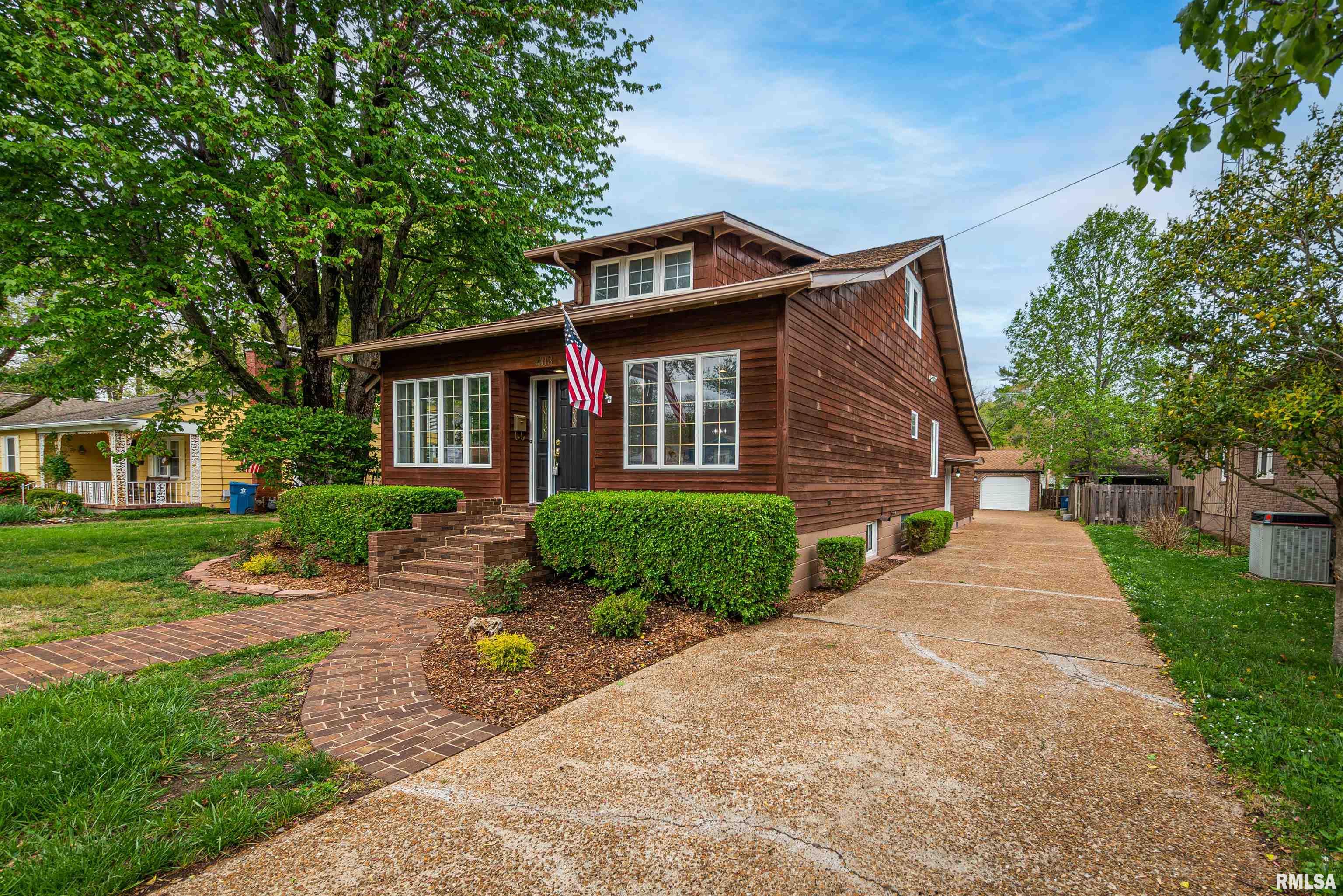 403 Mitchell Street Benton, IL 62812 - Photo 2 of 42