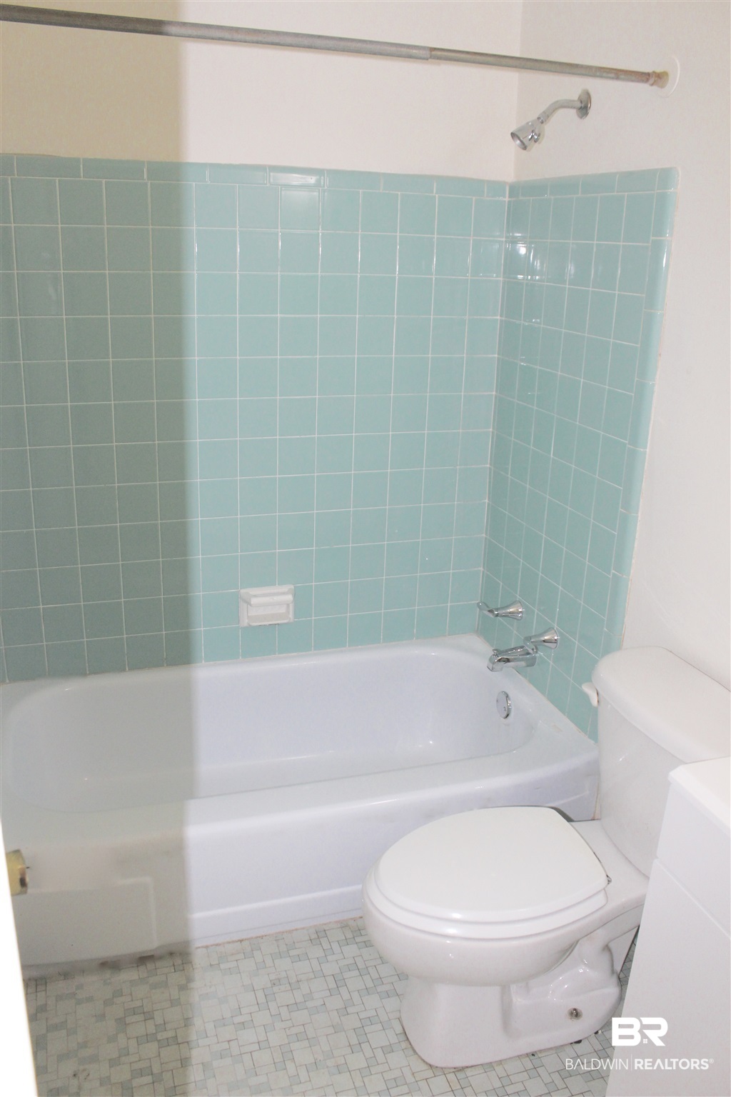 201 Glen Oaks Road Mobile, AL 36608 - Photo 11 of 21 HALL BATH