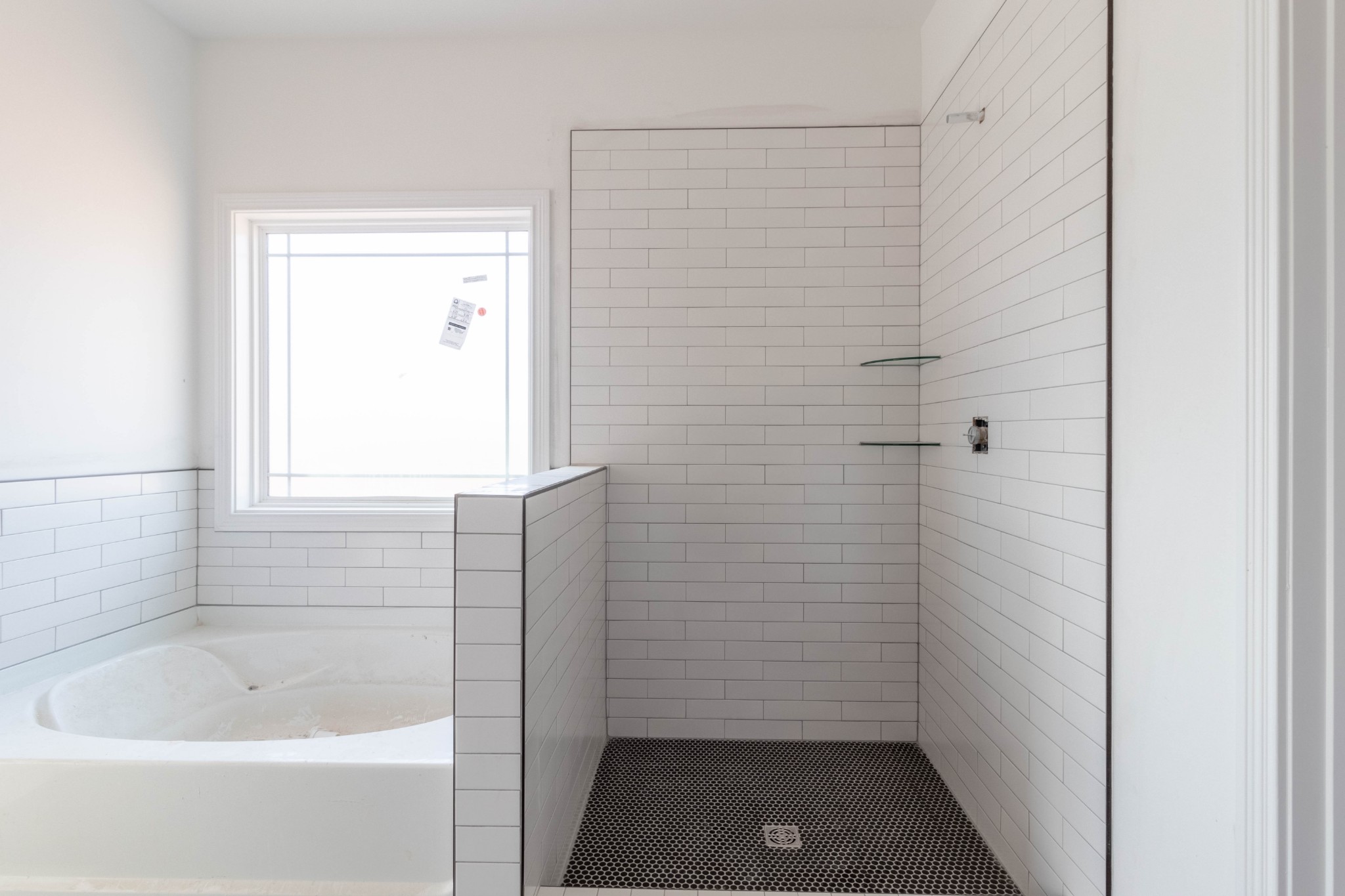 1436 Hickory Point Road Clarksville, TN 37043 - Photo 15 of 22 a bathroom with a bathtub