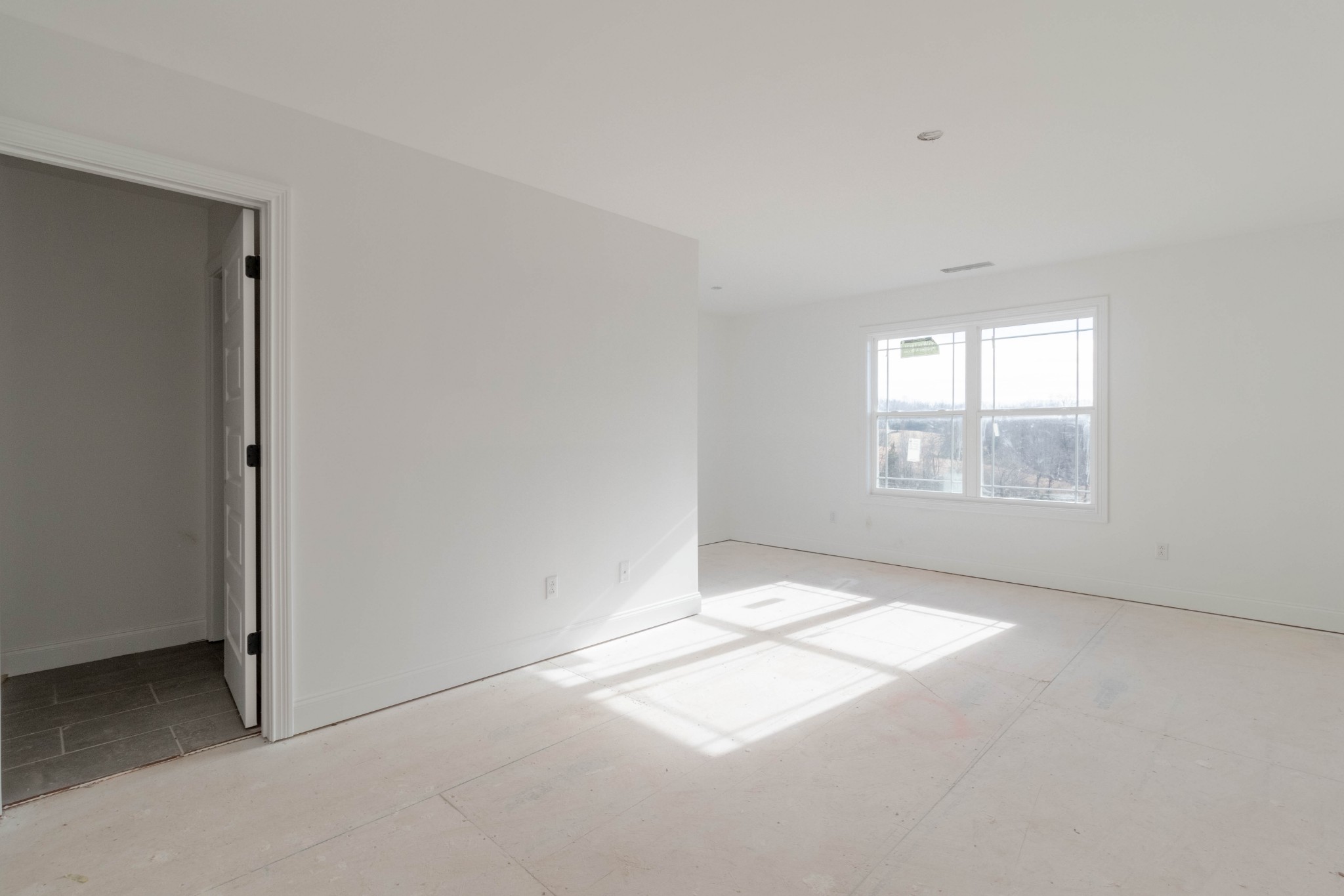 1436 Hickory Point Road Clarksville, TN 37043 - Photo 16 of 22 an empty room with windows