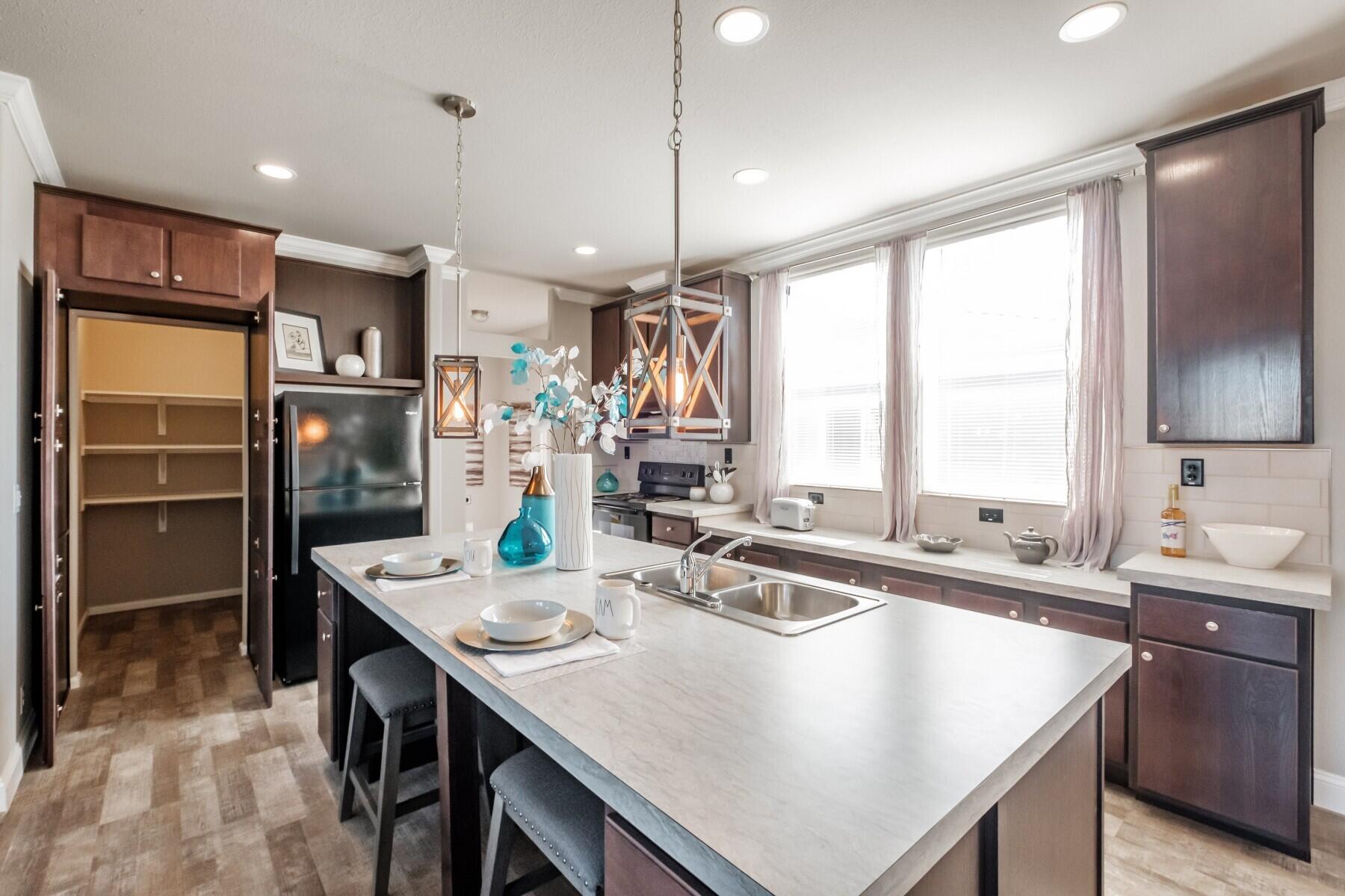51440 Telegraph Road La Pine, OR 97739 - Photo 11 of 42 Kitchen-Pantry