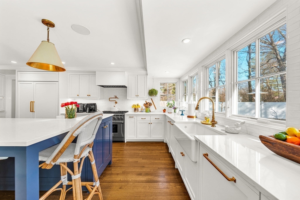 43 Amherst Road Wellesley, MA 02482 - Photo 5 of 30