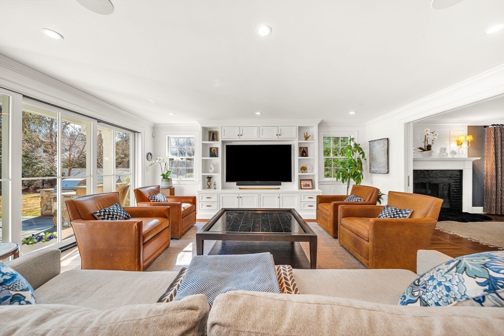 43 Amherst Road Wellesley, MA 02482 - Photo 7 of 30