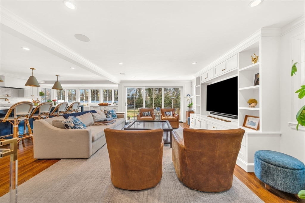 43 Amherst Road Wellesley, MA 02482 - Photo 8 of 30