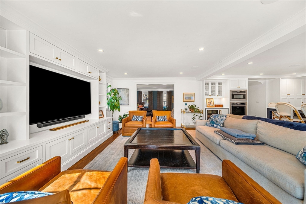 43 Amherst Road Wellesley, MA 02482 - Photo 9 of 30