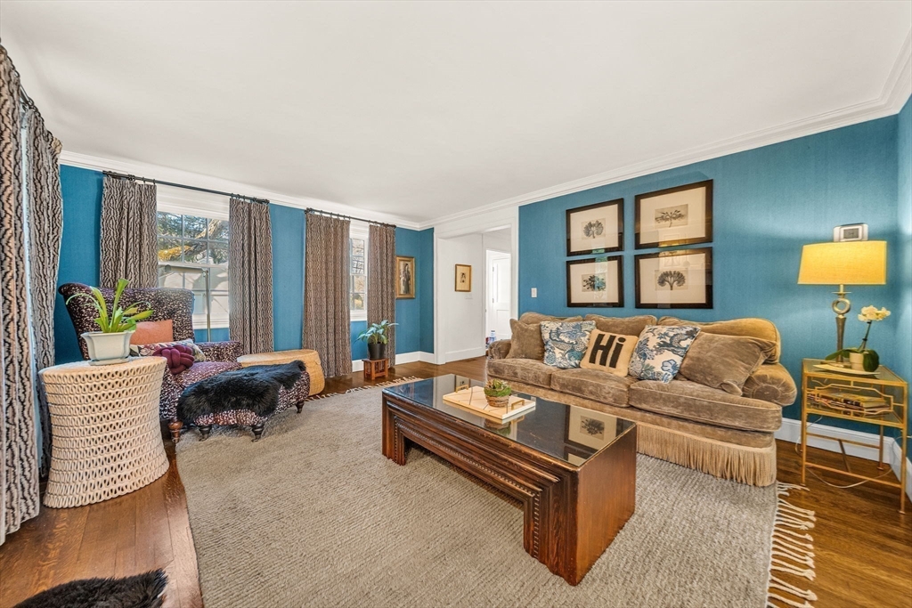 43 Amherst Road Wellesley, MA 02482 - Photo 10 of 30