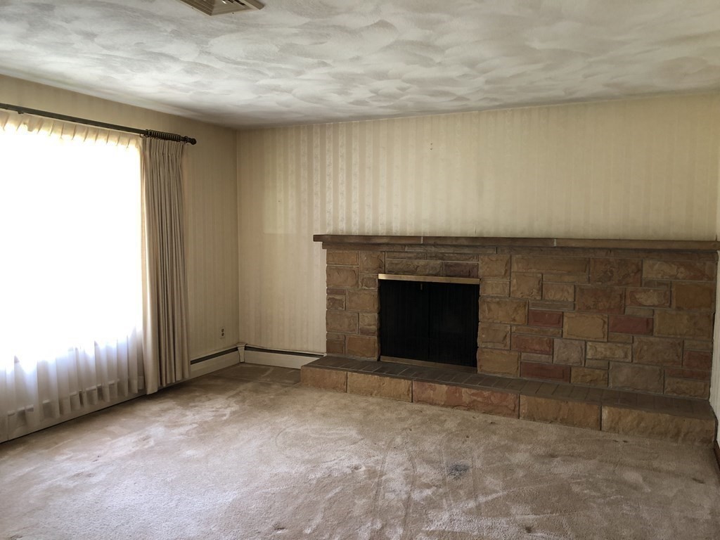 843 Somers Road East Longmeadow, MA 01028 - Photo 7 of 14 Gallery Image 7