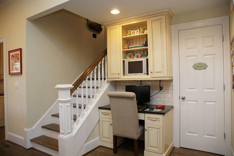 715 Wildwood Road Southwest Roanoke, VA 24014 - Photo 8 of 39 Built-In Office Area